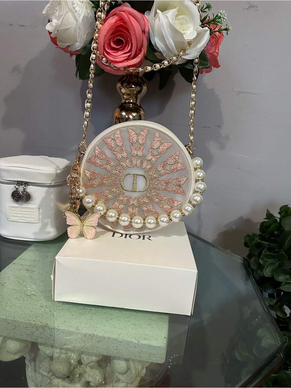 Dior 2026 Spring Limited Edition Butterfly Embroidery Cosmetic
Round Pouch-NIB